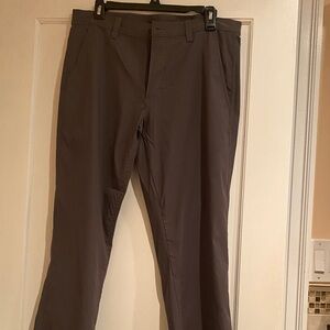 Eddie Bauer Men's Charcoal Gray Chinos 33"w x 30"L EUC 94% Nylon/ 6% Spandex